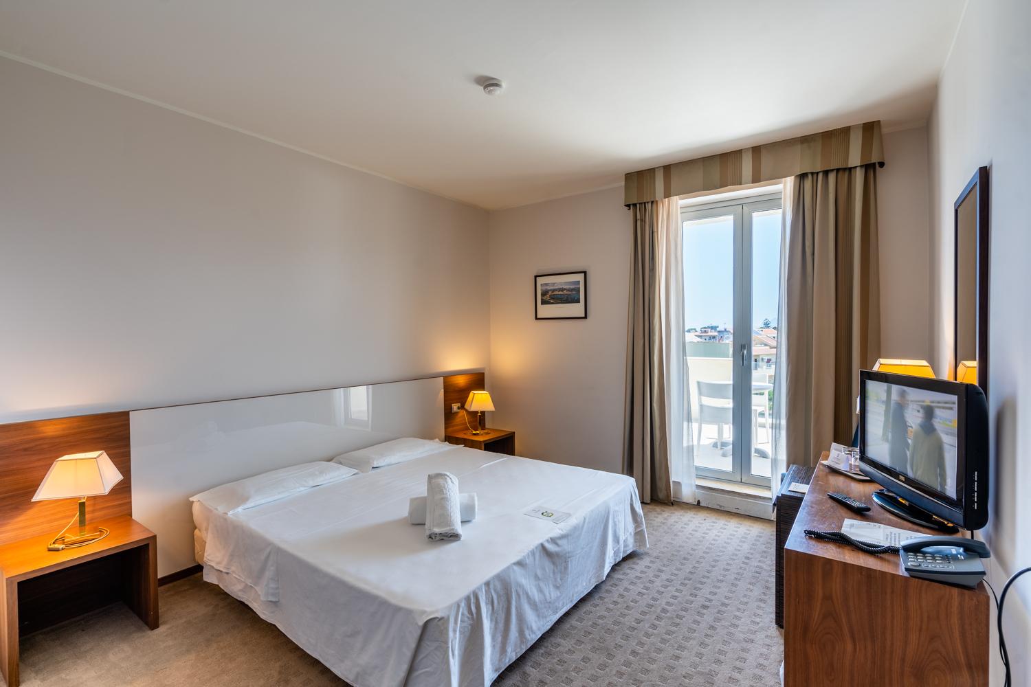 Capo Peloro Hotel (Adults Only) Torre Faro Bagian luar foto