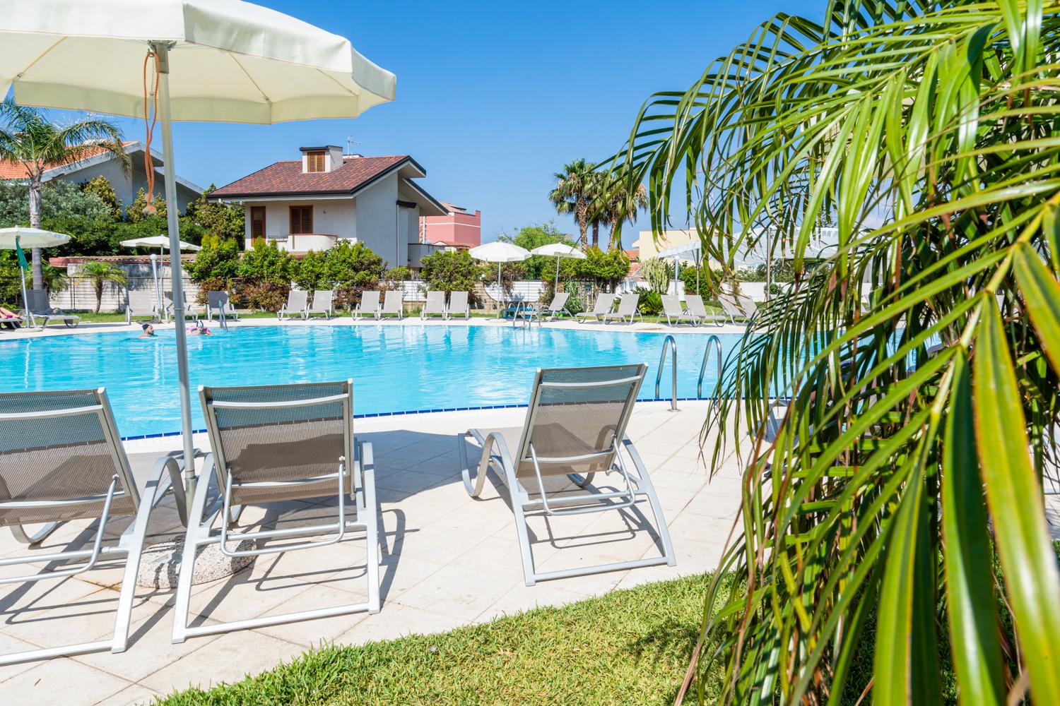 Capo Peloro Hotel (Adults Only) Torre Faro Bagian luar foto
